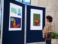 zwiedzająca wystawę