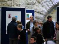 zwiedzający wystawę