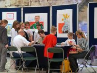 uczestnicy pałacu rozwiązujący gry narodowościowe