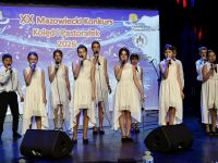 zespół wokalny występujący na scenie