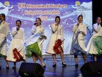 zespół wokalny występujący na scenie