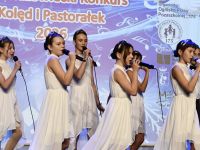 zespół wokalny występujący na scenie