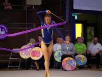 gimnasyczka z szarfą