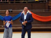 dyrektor z uczestnikiem