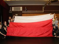 efektem tańca z szarfami jest ułożenie flagi POLSKI