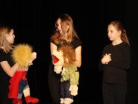 Teatralne ABC - scena z muppetami - wiersz Szczepan Szczygieł