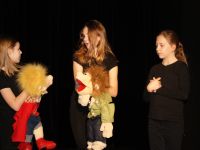 Teatralne ABC - scena z muppetami - wiersz Szczepan Szczygieł
